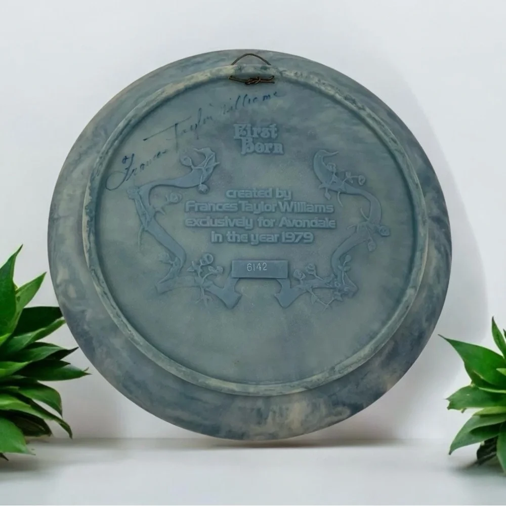 Avondale 1979 Mother Child “First Born” Cameo Plate By Frances Taylor Williams - Picture 2 of 9